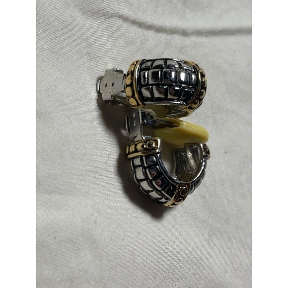 Vintage Gold/Silver 2-Tone Embossed Design Clip-On Earrings - Picture 4 of 12